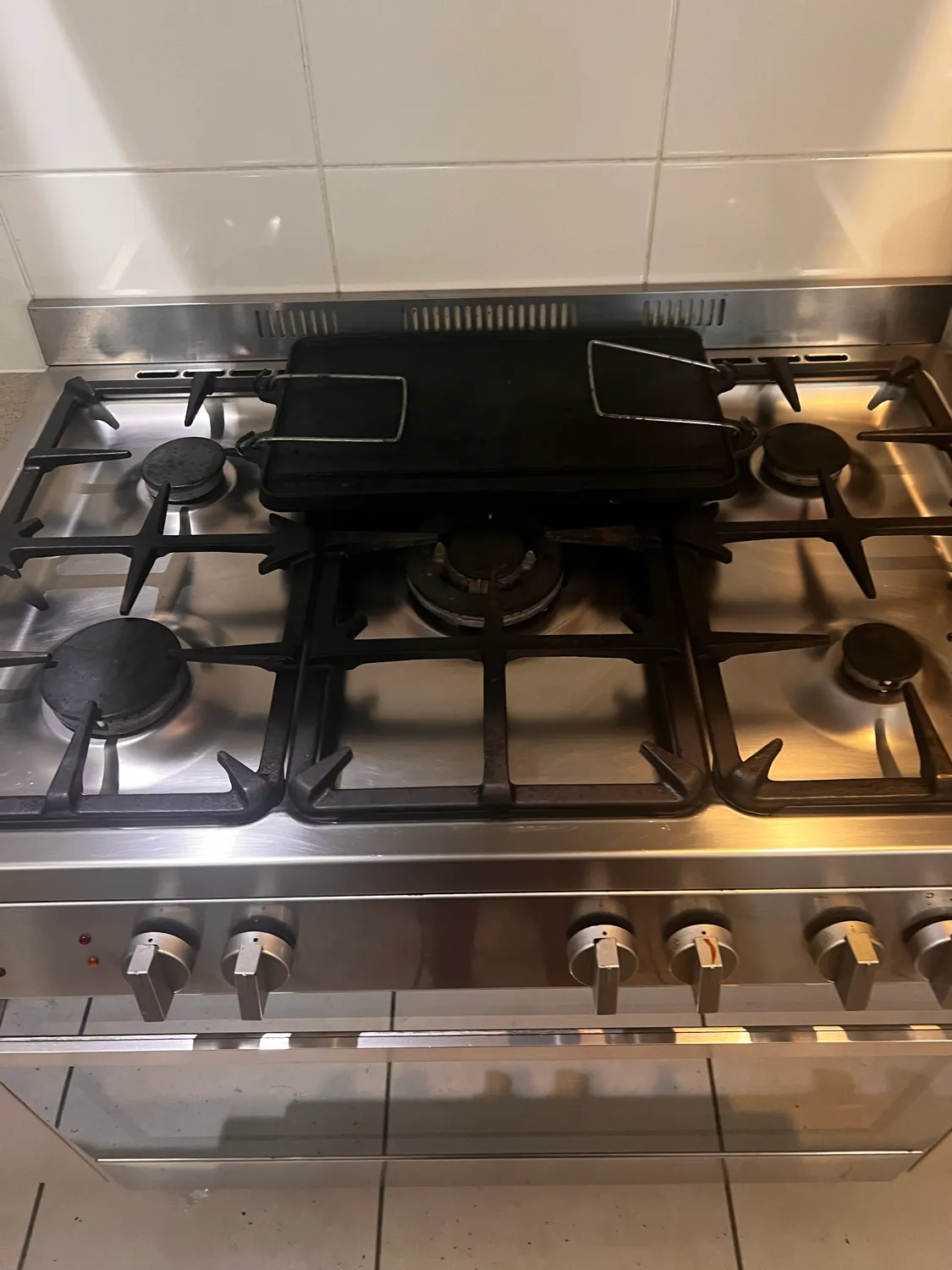 Gas stovetop after cleaning