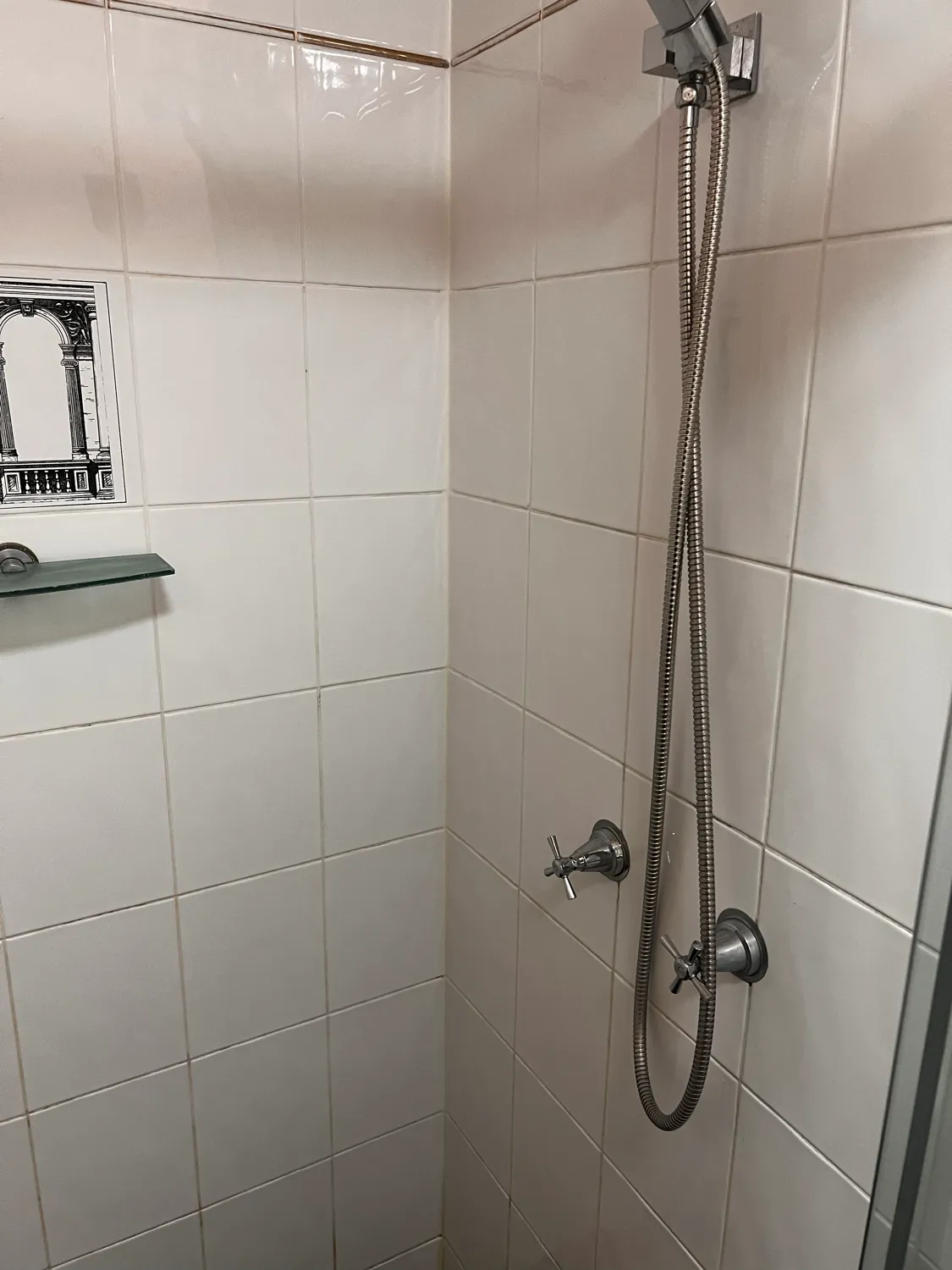 Shower screen near handle after cleaning