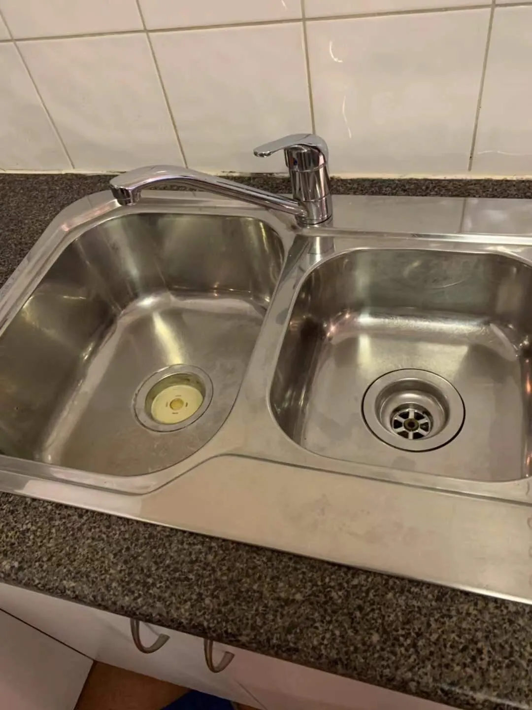 Kitchen sink stainless after cleaning