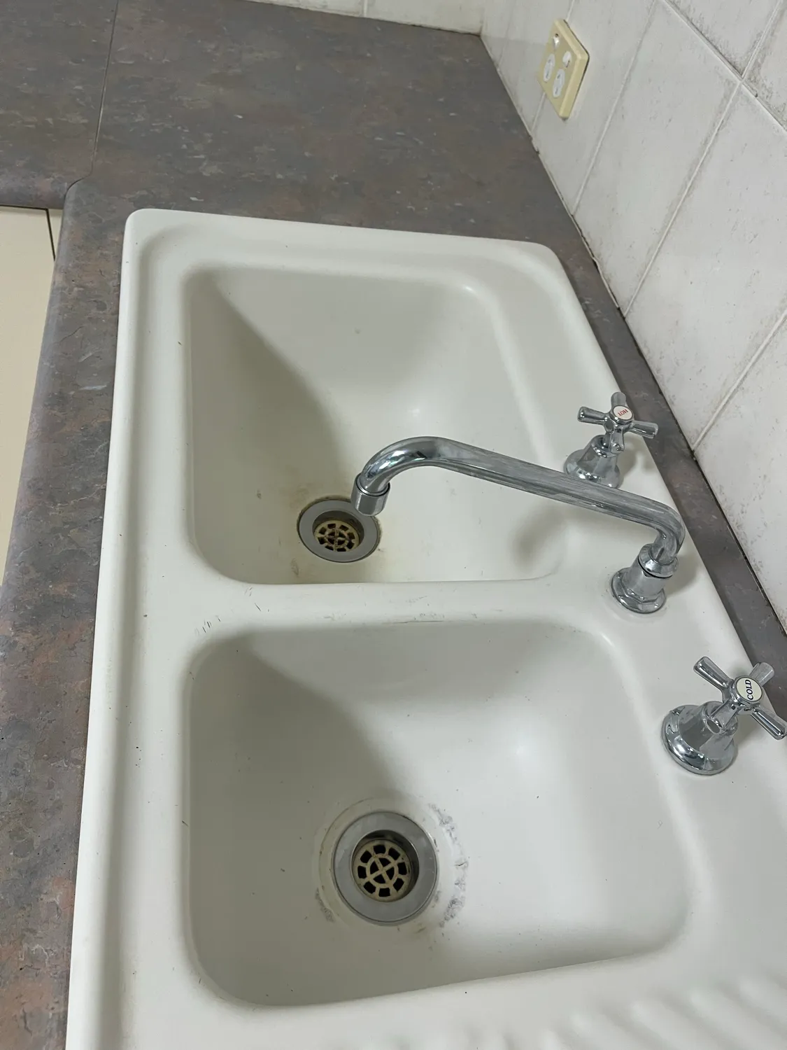 Dirty laundry sink after cleaning