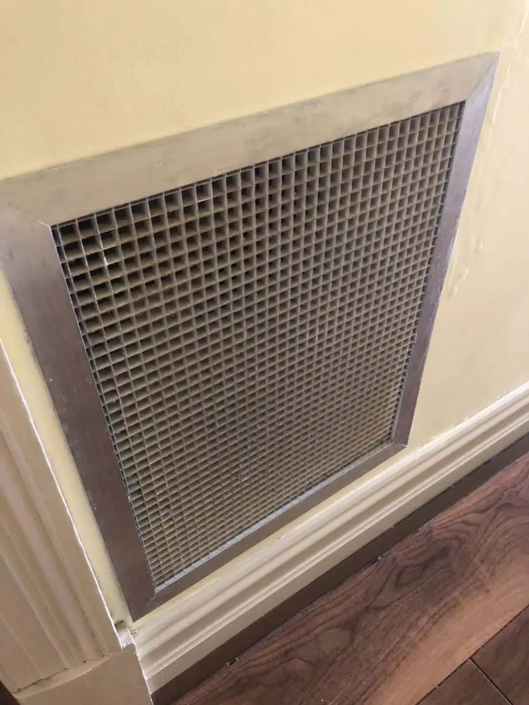 Air vent grille after cleaning