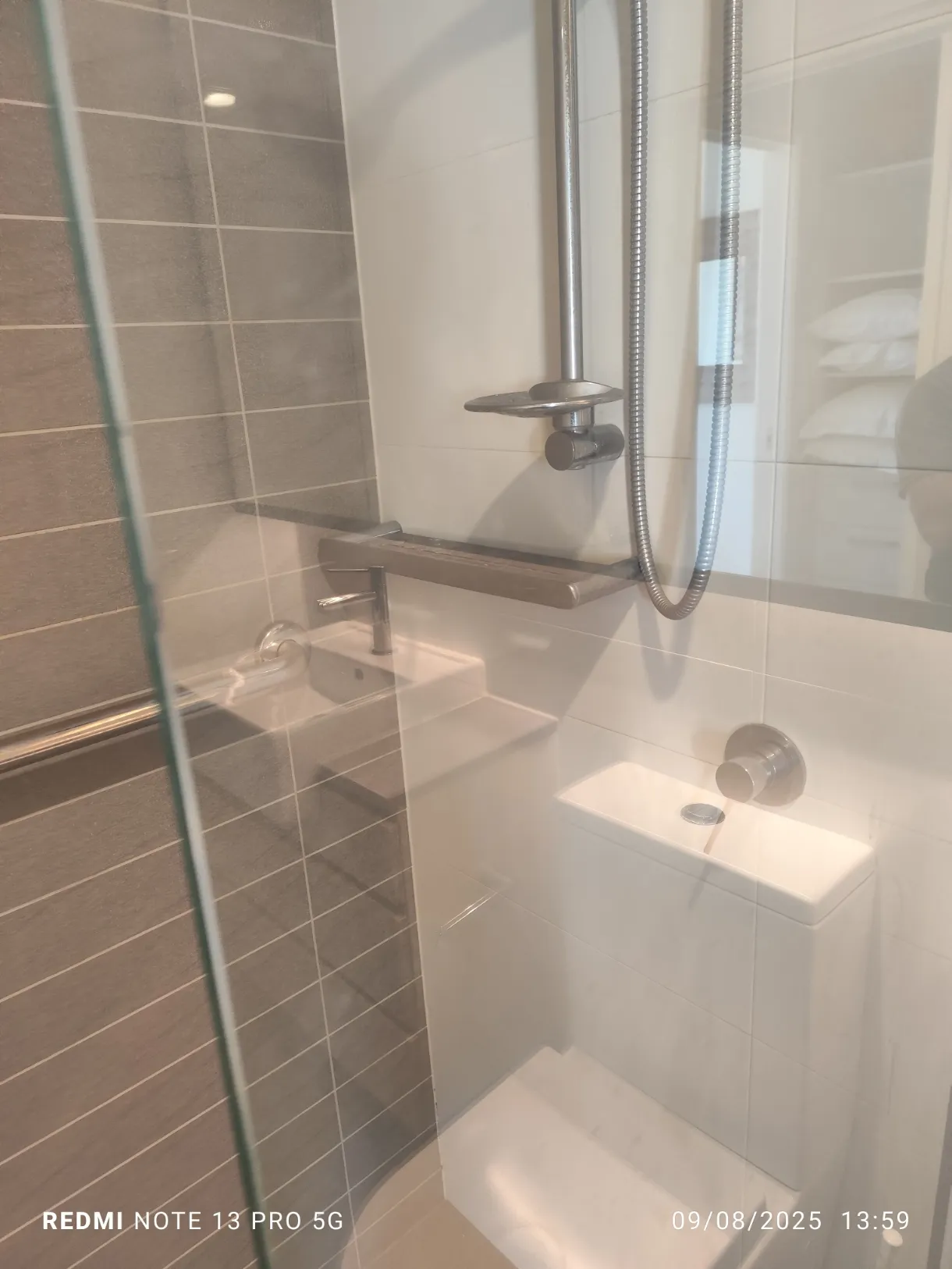 Bathroom before deep cleaning