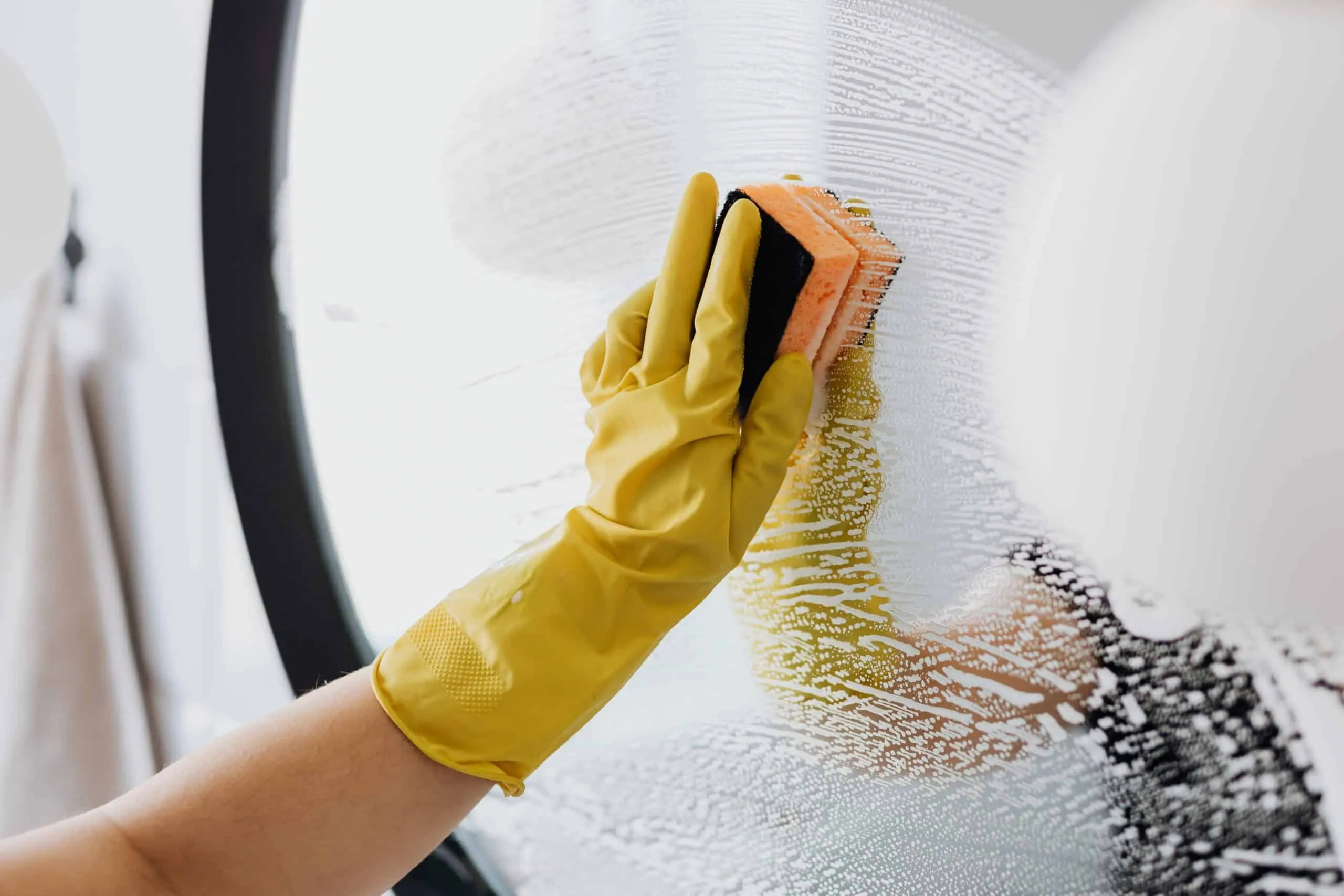 How to Clean Your Mirror – Effective Tips and Strategies