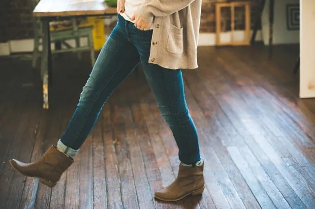 How to Clean Wooden Floors the Right Way &#8211; A Comprehensive Guide