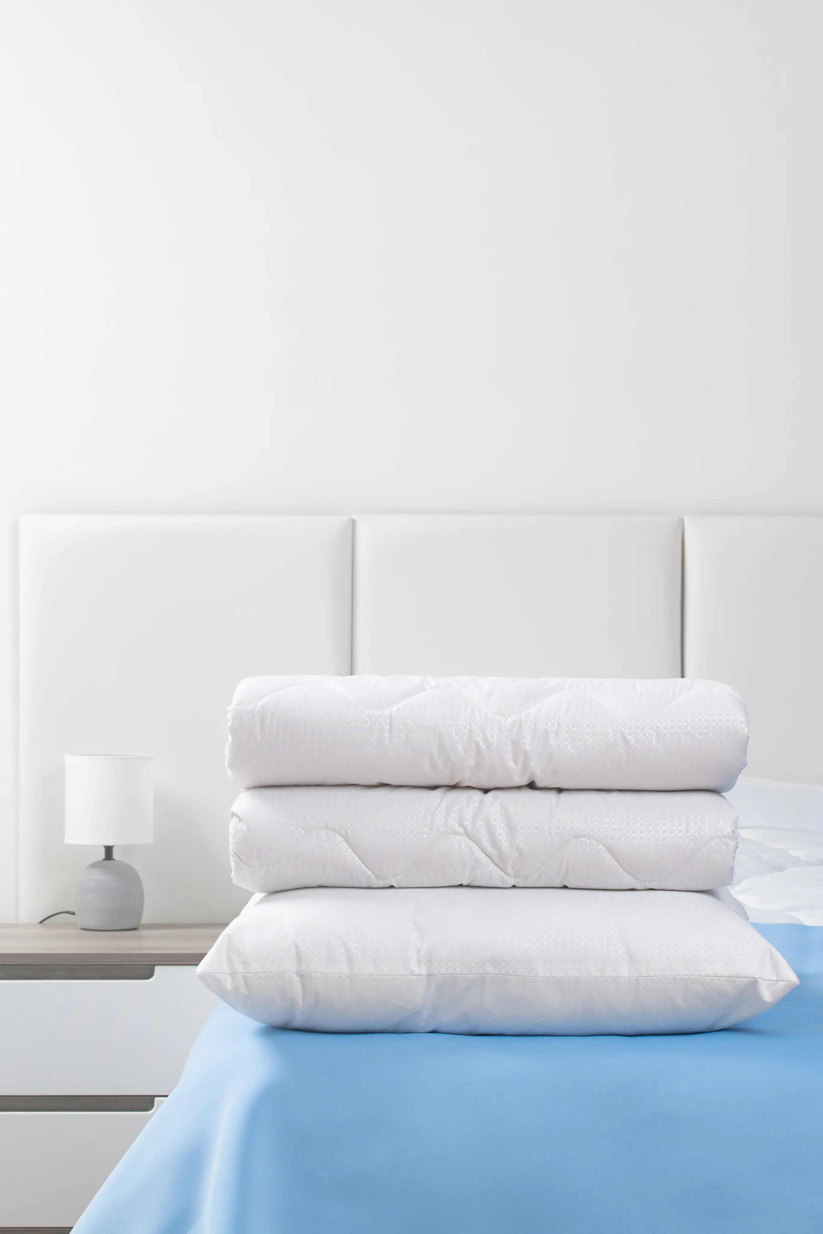 Calibre Cleaning employee cleaning glass